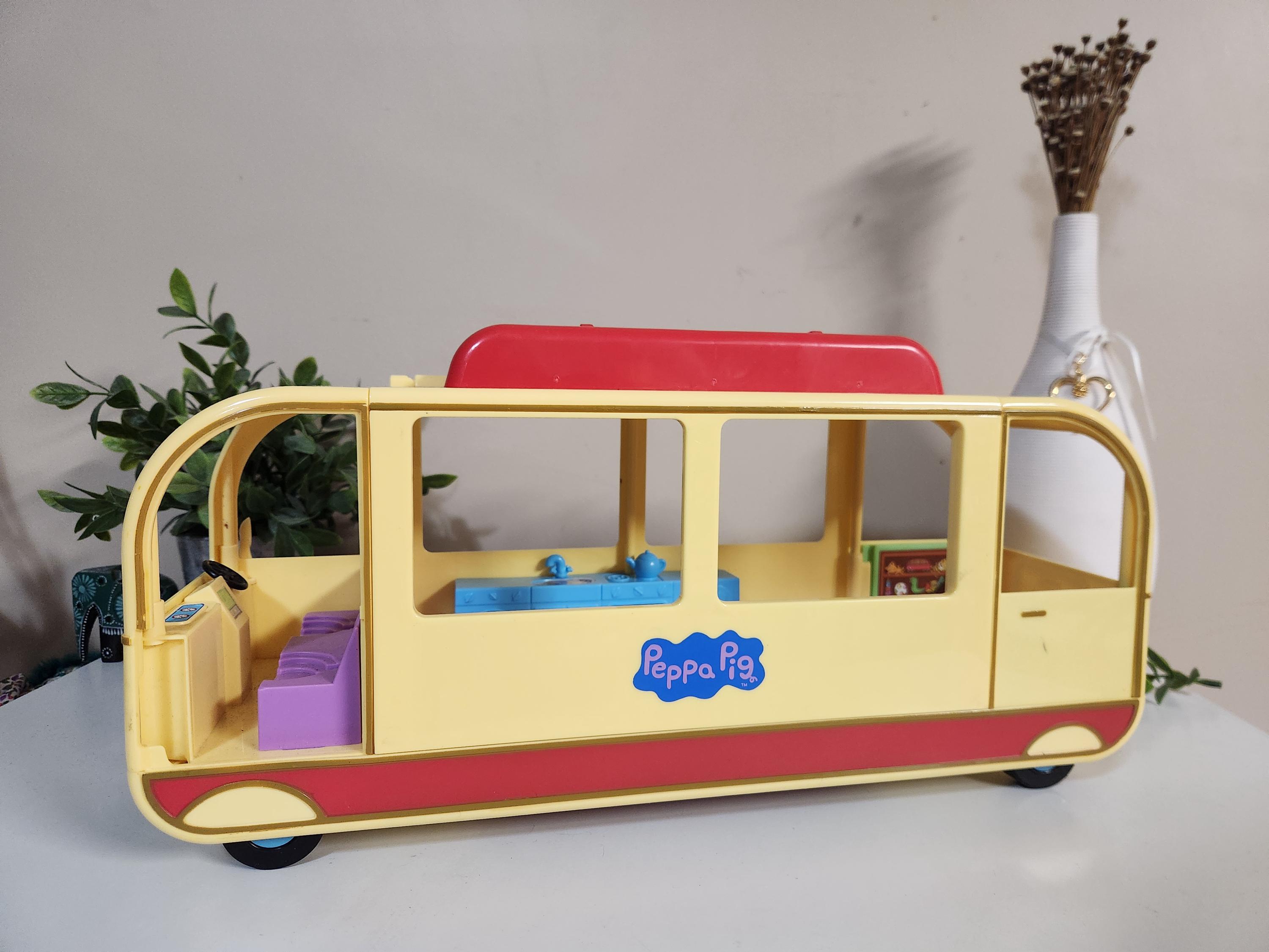 Peppa Pig Transforming Camper Van / RV With Figures Peppa Pig Transforming Camper Van / RV With Figures