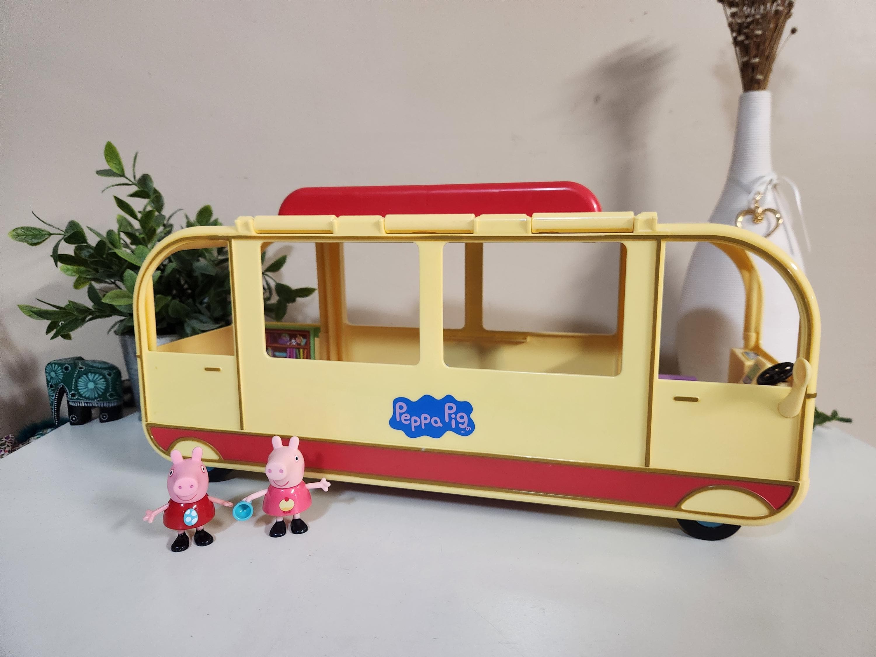 Peppa Pig Transforming Camper Van / RV With Figures - Vintage