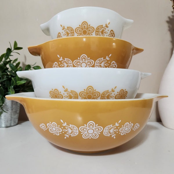 Pyrex Butterfly Gold Cinderella Nesting Mixing Bowl Set of 4