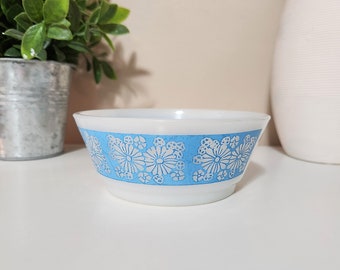 Vintage Anchor Hocking Blue White Flower Cereal Chilli Dessert Bowl