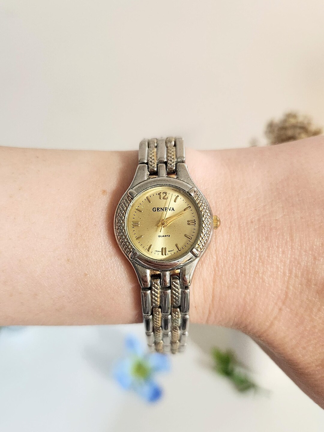 Vintage Geneve Mother Of Pearl Museum Dial Women\'s Watch Two Tone Silver Gold Vintage Geneva Watch Womens Gold & Silver Tone Mother Of  main image 2
