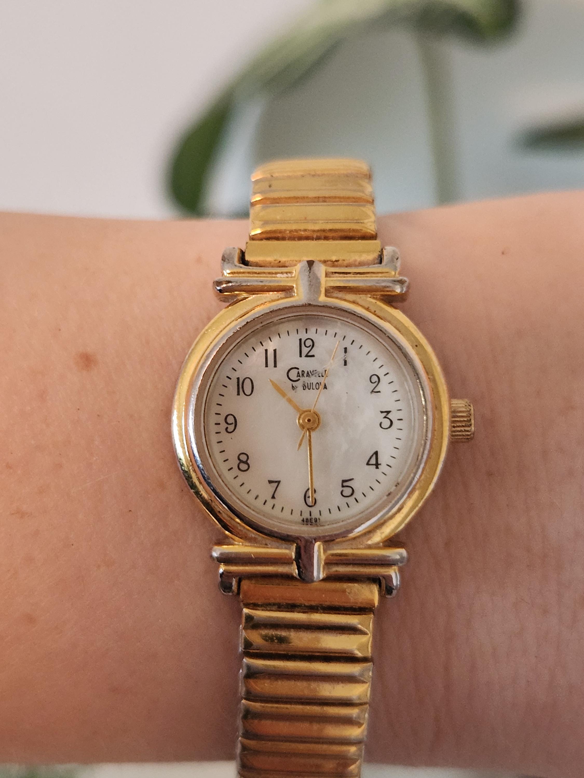 caravelle‎ watch Women\'s Gold Tone Striped Elastic Band Vintage Caravelle Traditional Gold-Tone Stretch Band Ladies Watch  main image 2
