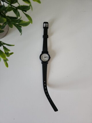 TASGO Orologio Da Donna Minimalista Al Quarzo, Quadrante Tondo Nero, Cinturino In TPU, Impermeabile 3 ATM, Retroilluminazione LED, Modello T132