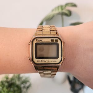 Vintage Pulsar Alarm Chronograph Digital Wrist Watch Gold-Tone - Engraved Men&#39;s/Women&#39;s/Ladies Unisex Wristwatch Retro Fashion