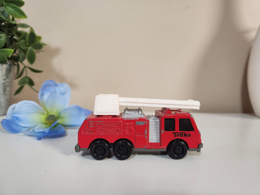 Vintage Tonka Red Fire Truck 1992 4