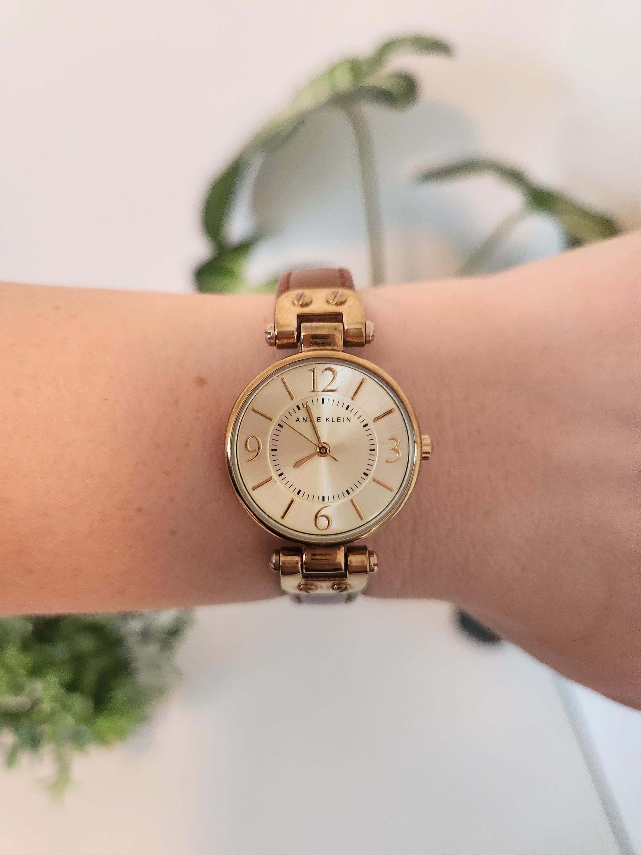 Orologio Da Donna Anne Klein - Quadrante Blu Navy Con Diamante, Bracciale Oro, Resistente All'Acqua 30 M