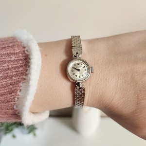 Swiss Made 17 Jewels Incabloc Silver Watch Vintage Women&#39;s Jewelry