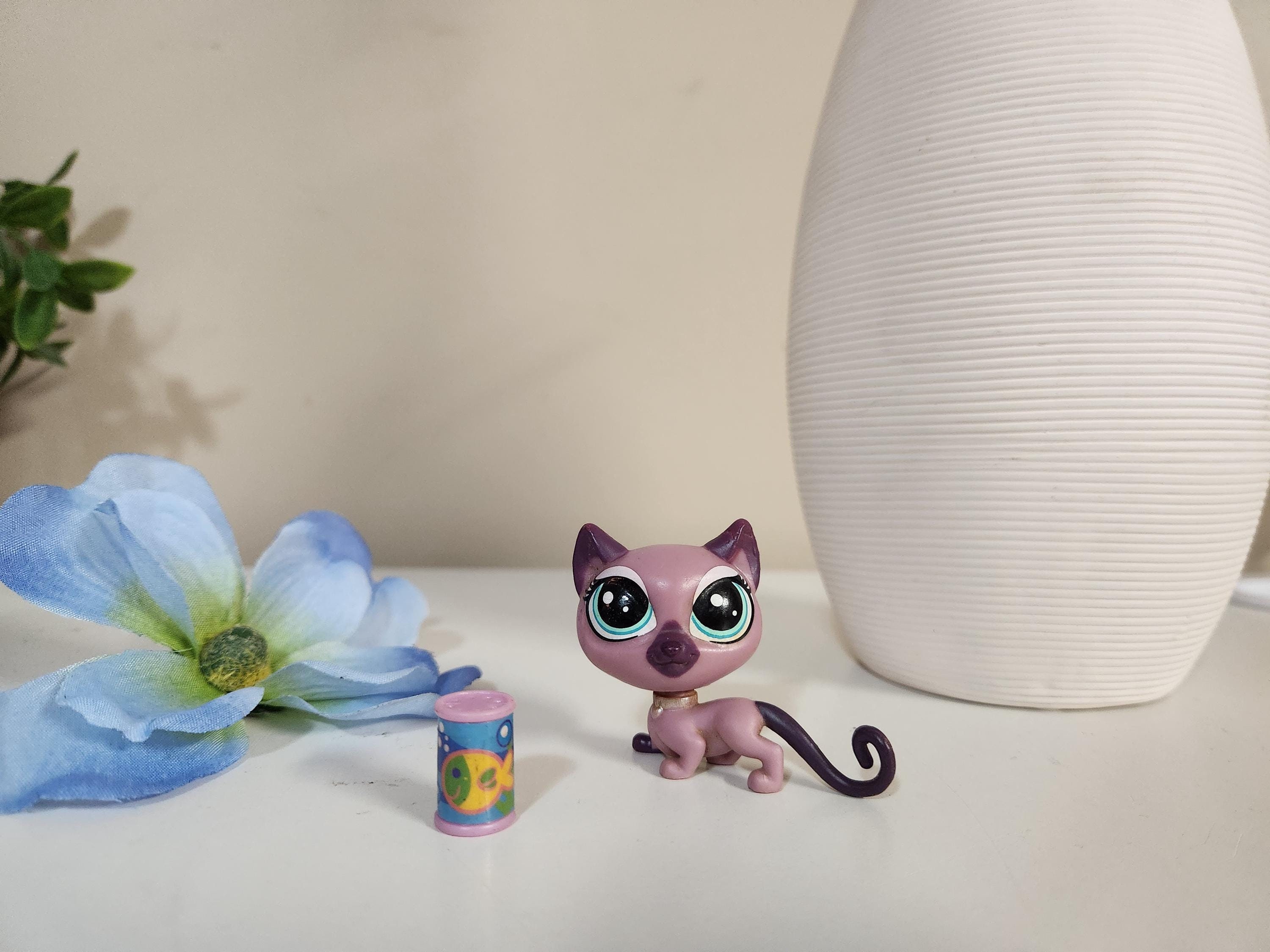 Littlest Pet Shop Purple Cat #34 Silky ROWLER - Pets in the