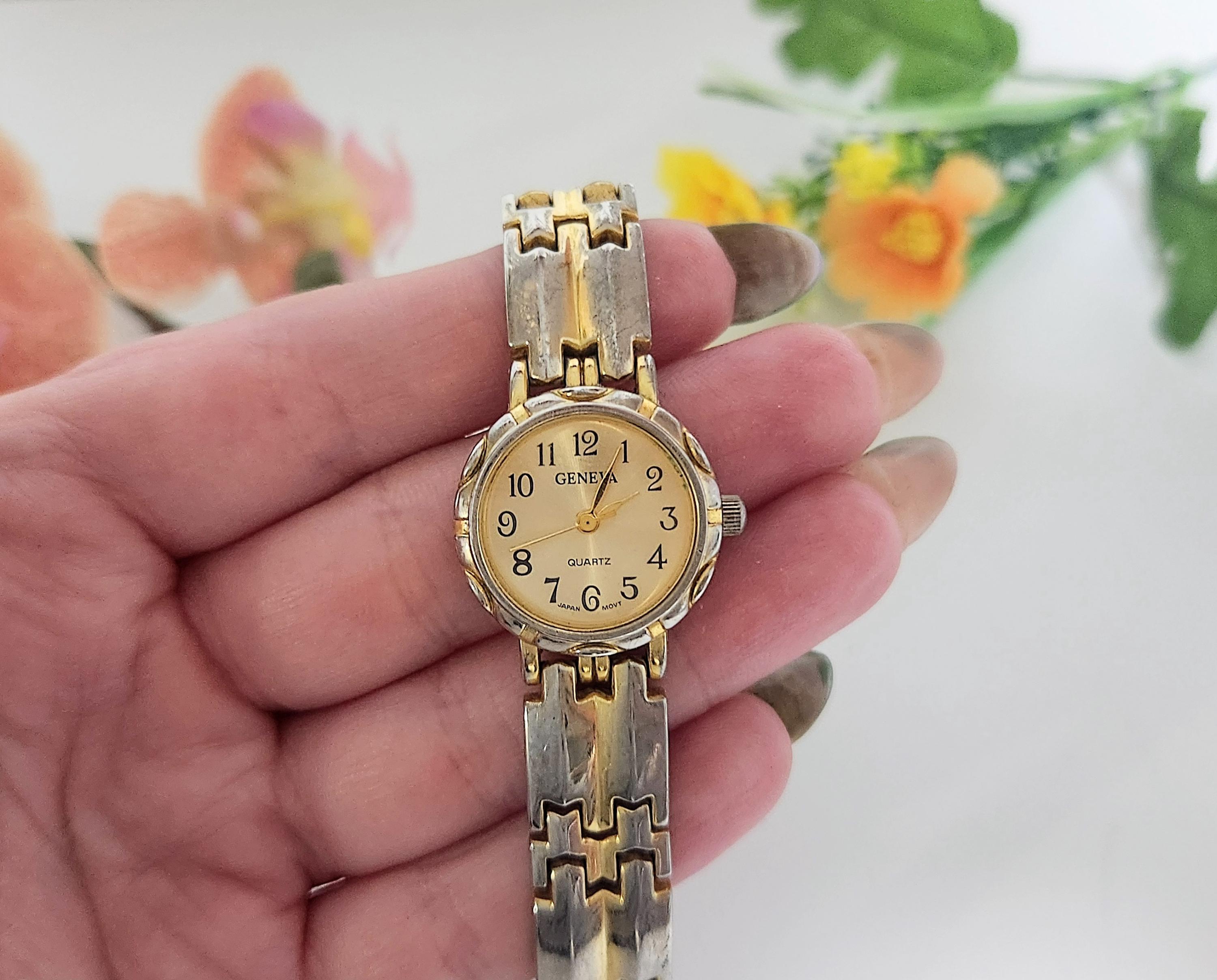 Vintage Geneva Quartz 2 tone gold and silver Watch 7.5 inch link bracelet Womens Vintage Geneva Silver/gold Two-tone Classic Round  main image 2