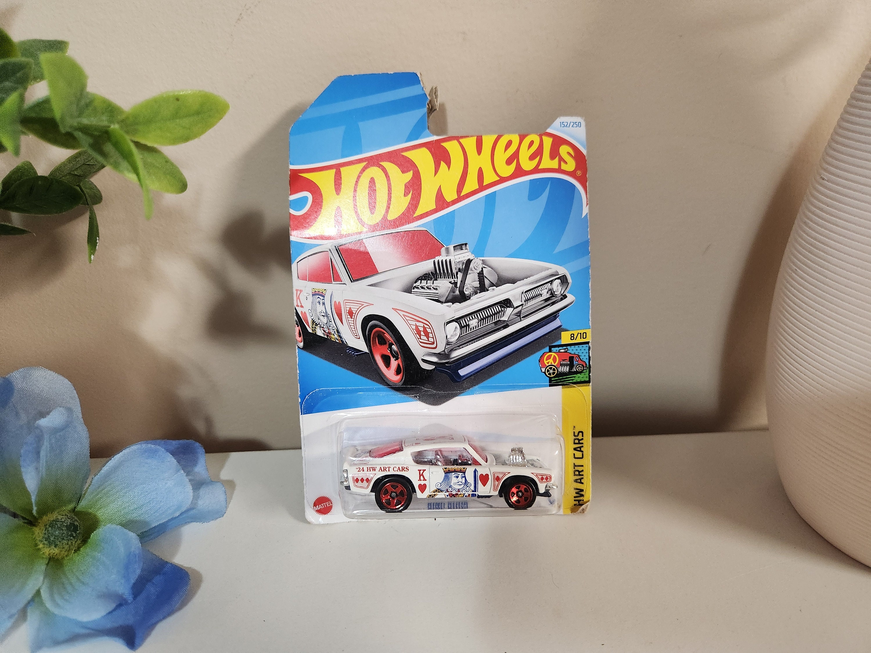 ミニカー Hot Wheels KING KUDA Amazon.com: Hot Wheels King Kuda, HW Art Cars 8/10 [red] 152