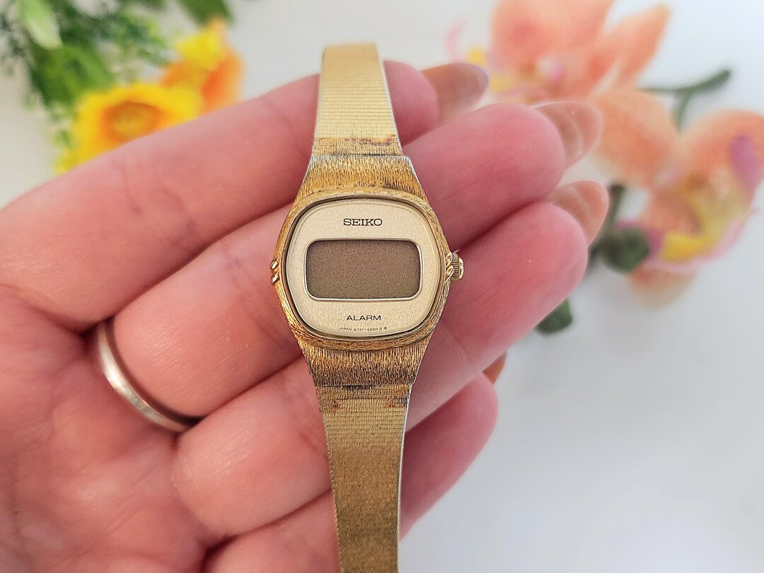 Vintage Seiko Digital Alarm Gold B337-5009 Ladies Watch Modern