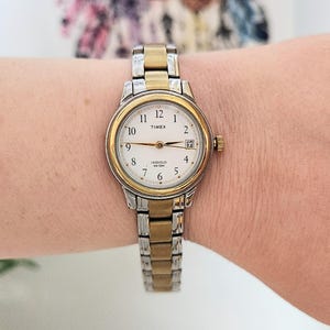 レディース タイメックス デイ/デイト ドレスウォッチ ワーキング ゴールド/シルバー ツートン CR 1216 ビジネスカジュアル ブレスレット 腕時計 シンプル モダン レディース シック ファッション