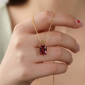 Rechthoekige robijnrode ketting, edelsteenhangerketting, geboortesteenketting juli, handgemaakte zilveren ketting rode stenen ketting, kristallen ketting