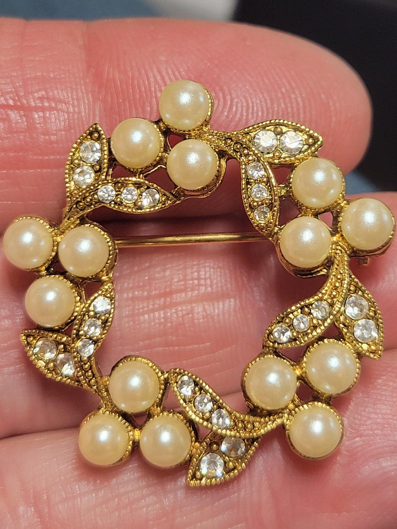 Pearl & Rhinestone Four-Point Brooch main image 1