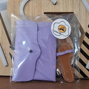 Coffret Cadeau Porte carte enveloppe et porte clé tong assorti