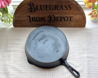 Favorite Piqua Ware #10 Cast Iron Skillet with Outside Heat Ring - Block Logo - Favorite Stove and Range