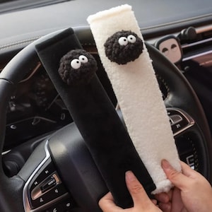 Copri cintura di sicurezza Spirit Pad nero-bianco – Accessorio di protezione per interni auto con simpatici cartoni animati