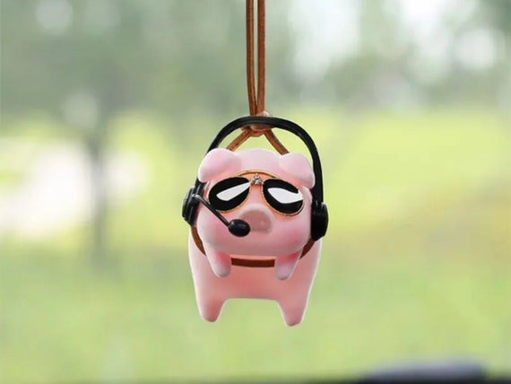 Pendentif Rétroviseur Cochon Mignon Avec Lunettes De Soleil - Décoration Voiture Ou Intérieur - Plastique Coloré