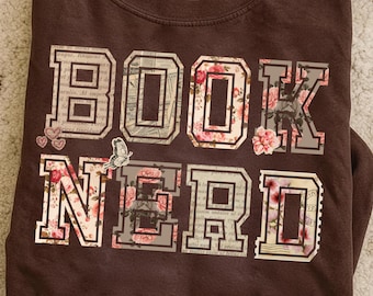 Nerd de libros PNG, Sublimación retro, amante de los libros, diseño digital Booktok, Gusano de biblioteca floral PNG