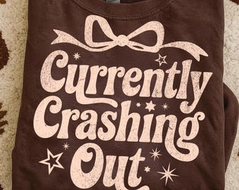 Cita divertida retro de Crash Out Girly PNG, humor adulto PNG, camiseta con lazo preppy PNG, camiseta divertida de mamá Svg, diseño de camiseta sarcástica