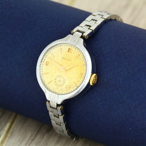 1950&#39;s Zenith mechanical women&#39;s Swiss made wristwatch case was replaced