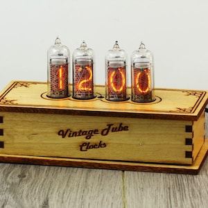 NIXIE Uhr aus Retro-Röhren aus der UdSSR IN-14 Handmade Holzgehäuse