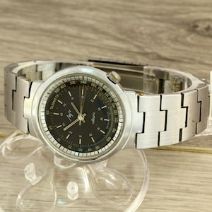 Rare Luch quartz 1956 tachymeter scale Ussr Soviet wristwatch black dial
