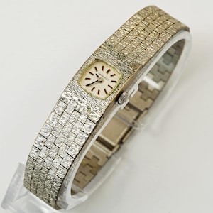 Vintage Caravelle by Bulova Ladies wristwatch Swiss 17J N3 Movement Textured G