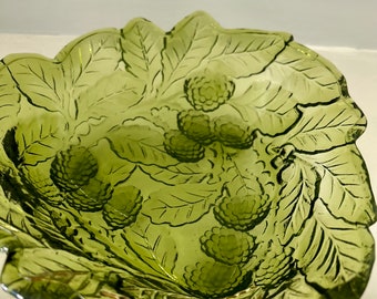 Indiana glass avocado green Loganberry & leaves patterned bowl