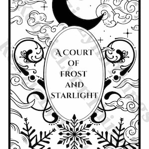 Puede incluir: Ilustración en blanco y negro con el texto "A Court of Frost and Starlight". El diseño presenta una luna creciente, nubes, estrellas, copos de nieve y remolinos decorativos. La obra de arte está enmarcada con un borde negro.