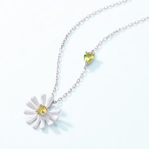 925 Sterling Silver Little Daisy Necklace - Delicate Flower Pendant