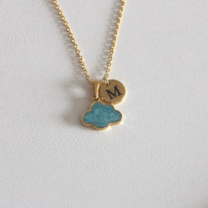 Collar con letras en forma de nube de Pokito Design