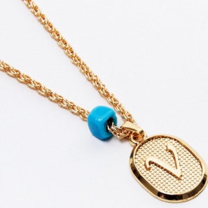 Collar de letras de oro con cuentas azules - Regalo para sus seres queridos