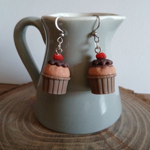 Cupcake earrings, fun earrings, great for parties, birthday gift, or afternoon tea parties. With recycled cardstock shape and mini painting.