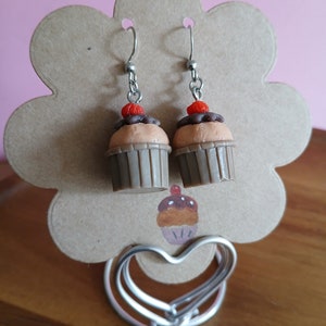 Cupcake earrings, fun earrings, great for parties, birthdays, or afternoon tea parties.