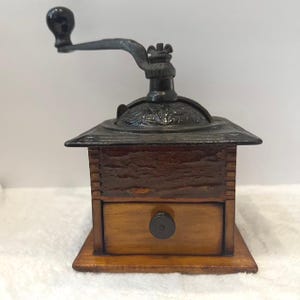 Antique Cast Iron Coffee Grinder Wrightsville Hardware Excelsior No. 930, Vintage Hand Crank Mill, 1940s–50s Kitchen Decor Coffeehouse Cafe