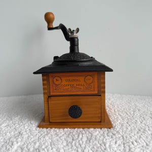 Vintage Cast Iron Coffee Grinder Wrightsville Hardware Colonial Coffee Mill No. 1707 Hand Crank Mill, 1960s Kitchen Decor Coffeehouse Cafe