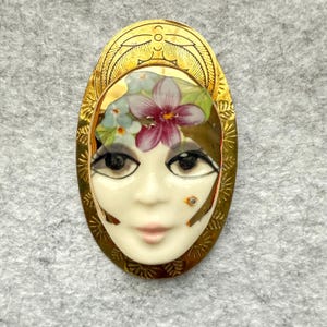 Vintage Hand-Painted Flapper Brooch – Art Deco Lady Pin
