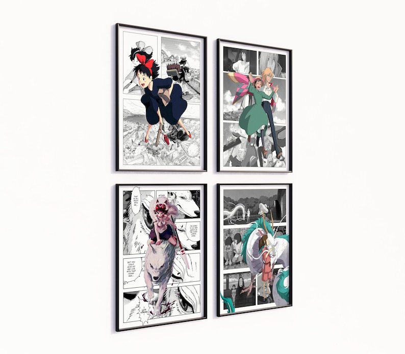 Op de afbeelding: Vier ingelijste zwart-wit manga-illustraties. De afbeelding linksboven toont een meisje met een rode strik in haar haar, dat een zwarte jurk draagt en een bezem vasthoudt. De afbeelding rechtsboven toont een meisje met blond haar dat een groene jurk en een roze sjaal draagt, vliegend met een man in een blauw shirt. De afbeelding linksonder toont een meisje met rood haar dat een witte jurk draagt en een witte wolf berijdt. De afbeelding rechtsonder toont een meisje met bruin haar dat een rode jurk draagt en een groene draak berijdt.