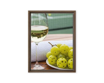White Wine & Pickleball the ultimative Collaboration - gerahmte Leinwand