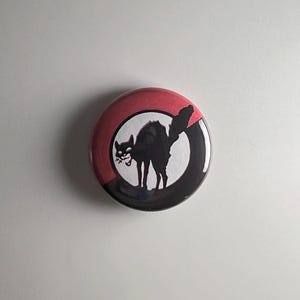 Botón de 1 pulgada S046B de la IWW Wobblies del Gato Sabo Atigrado Anarquista Gato Negro