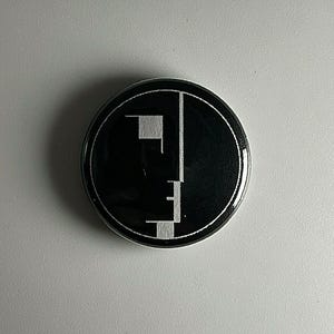 Botón Bauhaus de 1 pulgada B016B Insignia