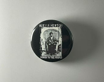 Spilla con bottone B004B125 "Power To The People" di Huey P. Newton da 1,25"