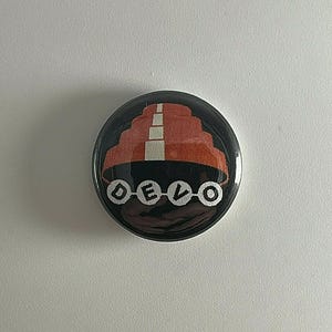 Botão Devo Energy Dome 1” D015B Pin Badge