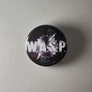 Botón WASP W.A.S.P. de 1,25" W003B125 Pin de insignia