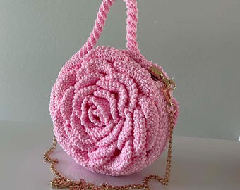 Crocheted Pink Rose Handbag: 3D Floral Design, Elegant Accessory