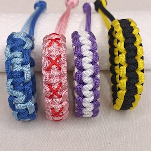 pulseras tejidas con cierre regulable, pulseras tejidas con técnica de macramé, pulseras con ciere de ebillas