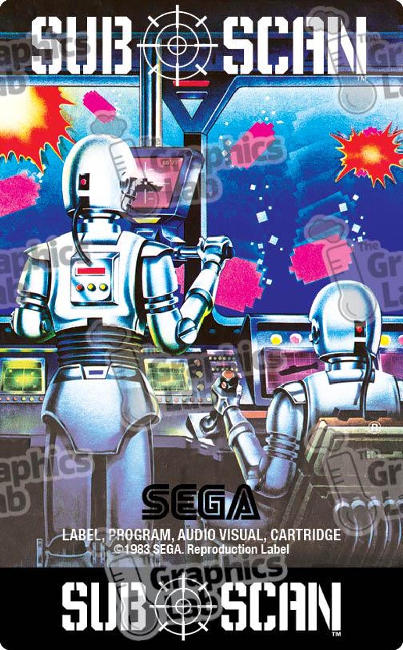 Pu&ograve; includere: Illustrazione vintage del videogioco arcade "Sub Scan" con due figure robotiche in una sala di controllo futuristica. L'opera d'arte utilizza una vibrante tavolozza di colori blu, rosso e bianco. Il logo Sega e il titolo del gioco sono ben visibili.