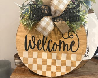 Welcome checker print wooden round sign