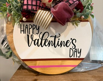 Happy Valentine’s Day wooden round sign